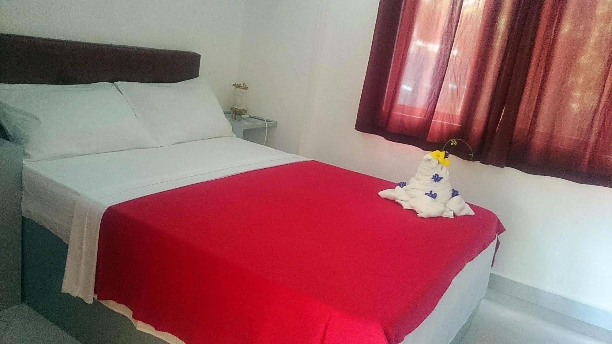 Island Jewel Inn Manoc-Manoc ภายนอก รูปภาพ